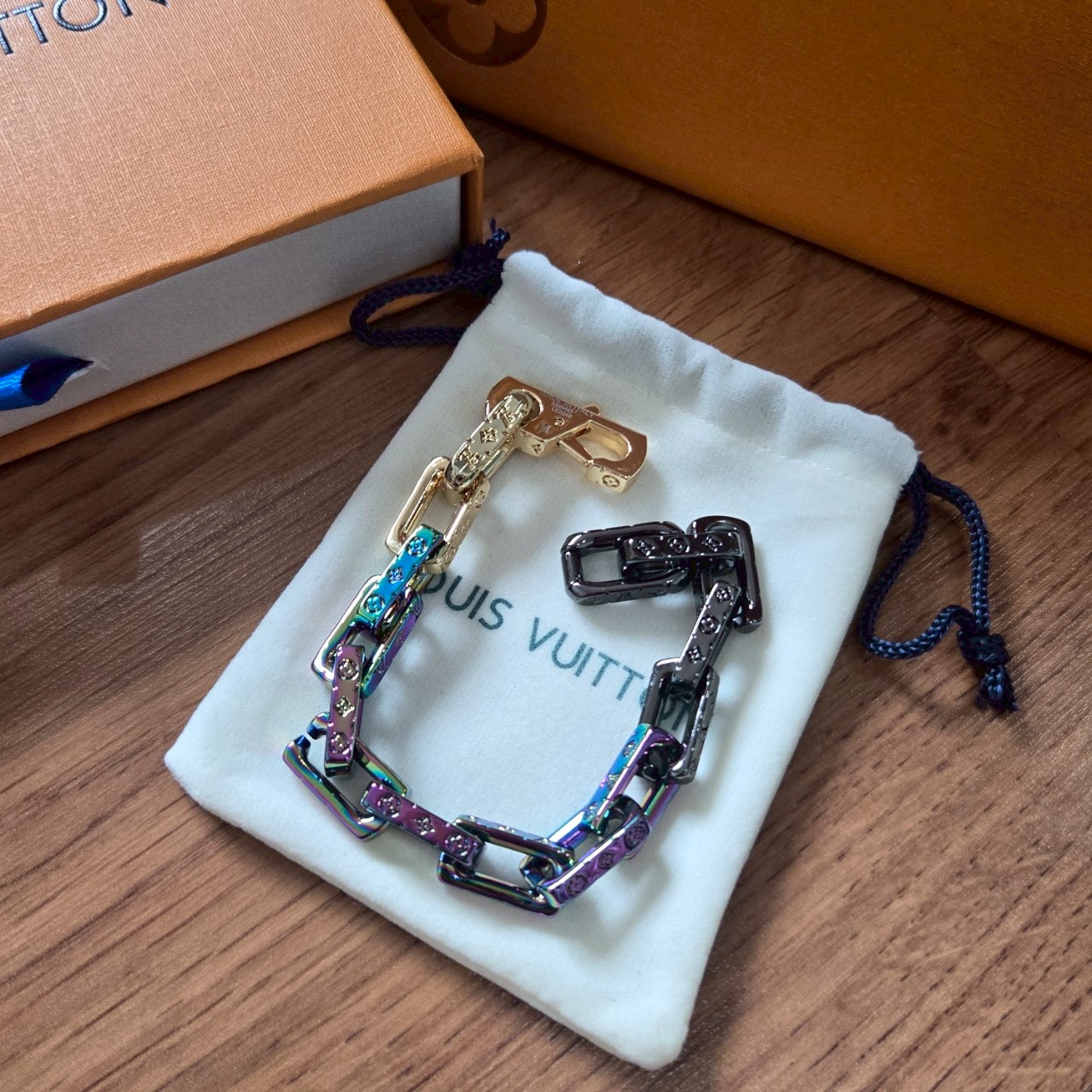 PP11466 สร้อยข้อมือ L(ทอง)