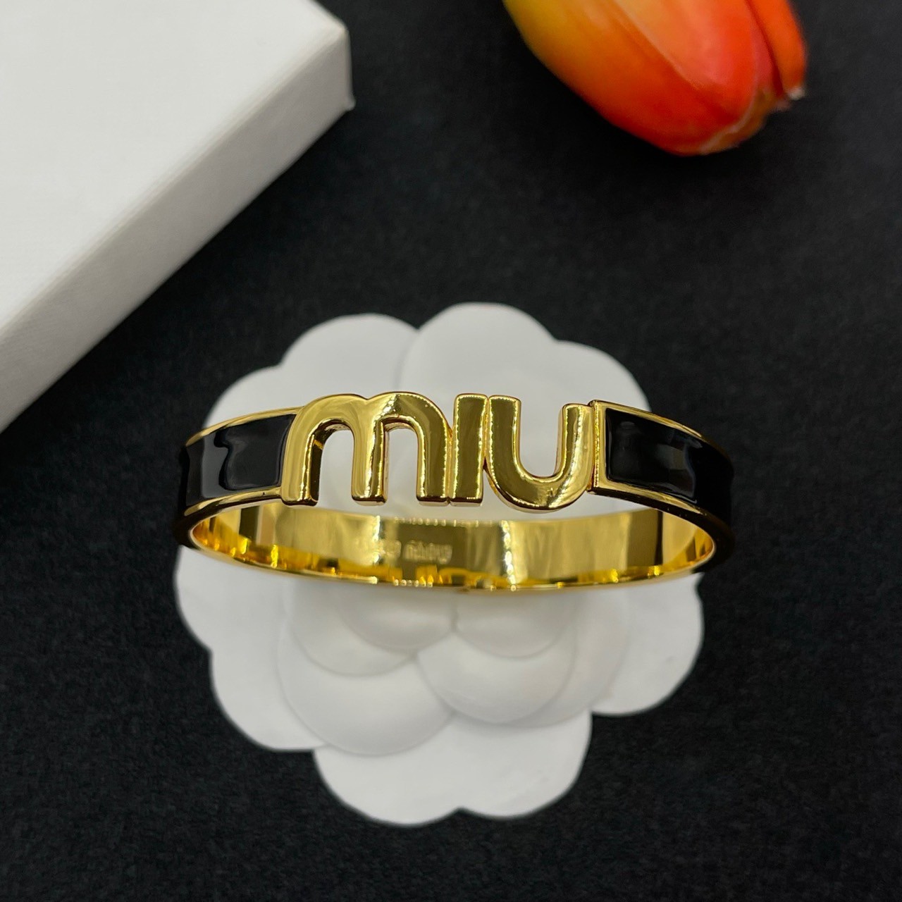 O1334 กำไลข้อมือ MIU