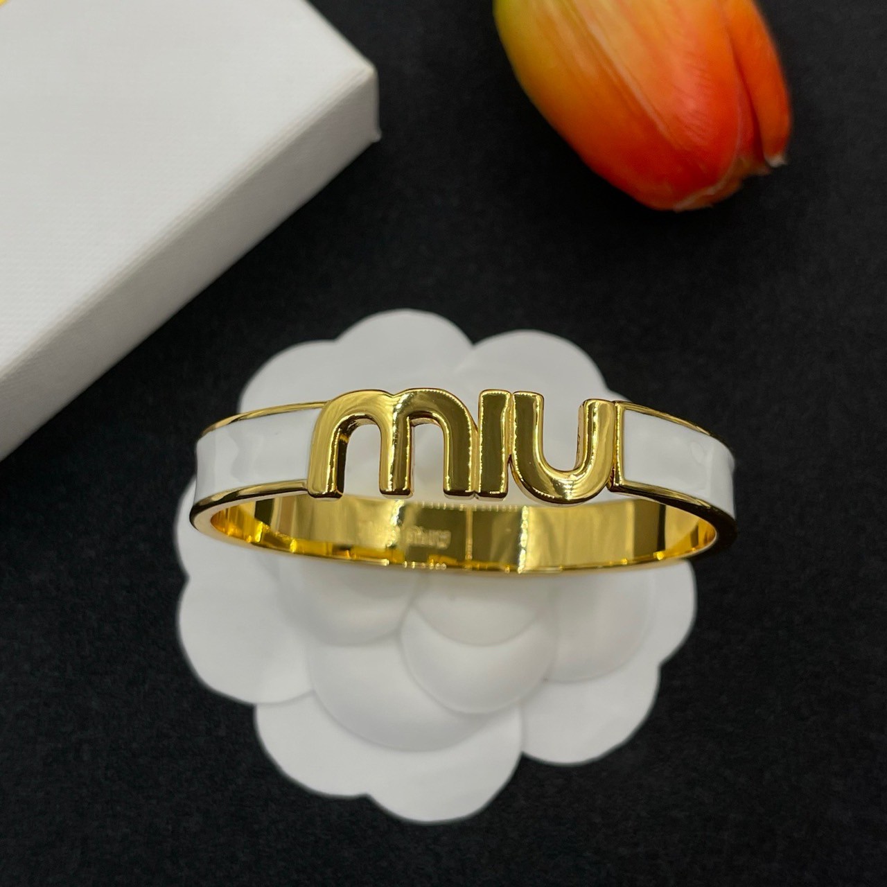 O1333 กำไลข้อมือ MIU