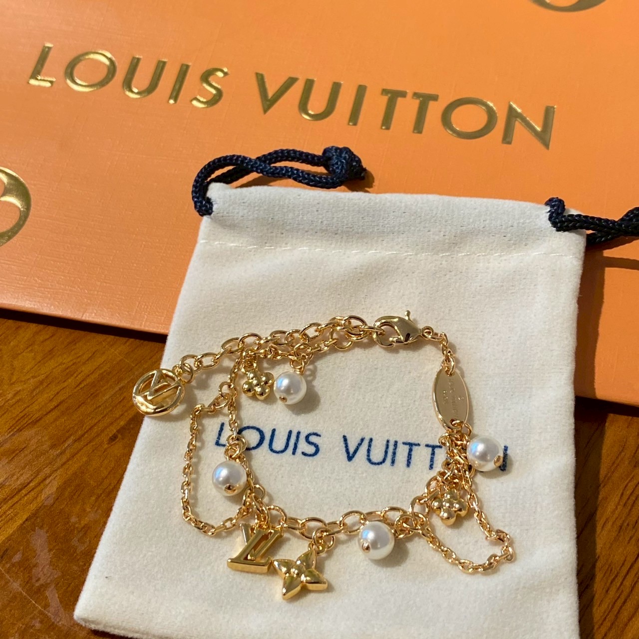 PP12047 สร้อยข้อมือ L