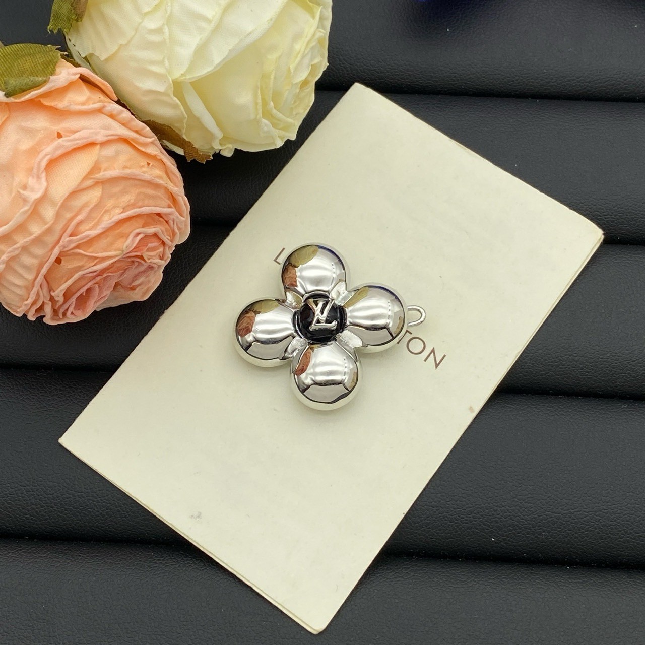 O0992 กิ๊บ L(เงิน)