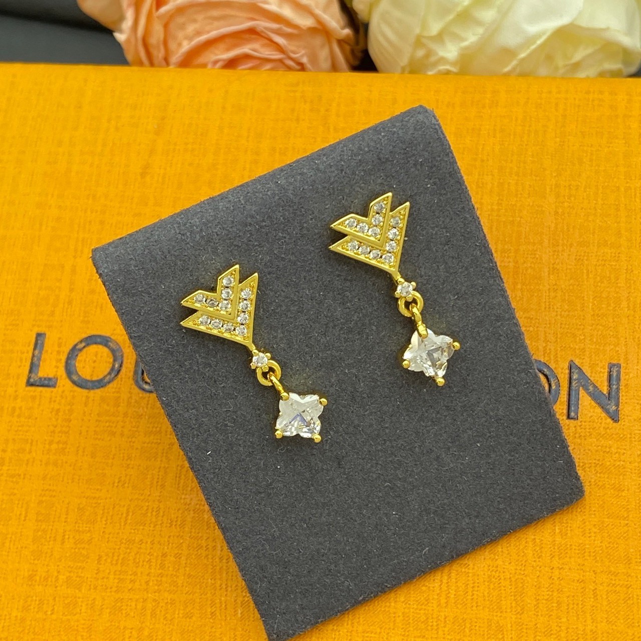 PP10661 ต่างหู L(ทอง)