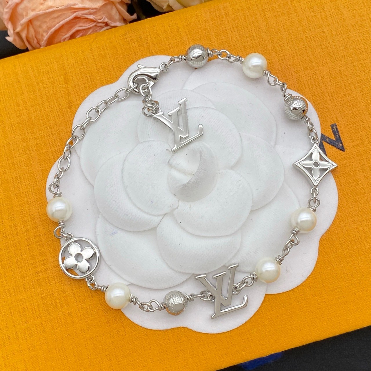 PP11166 สร้อยข้อมือ L(เงิน)