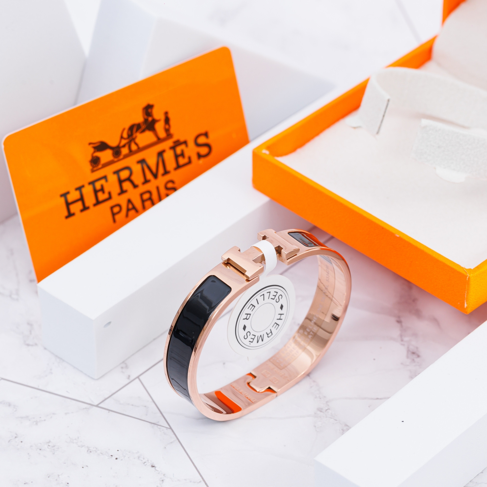 P3574 กำไลข้อมือ Hermes (Pink gold)