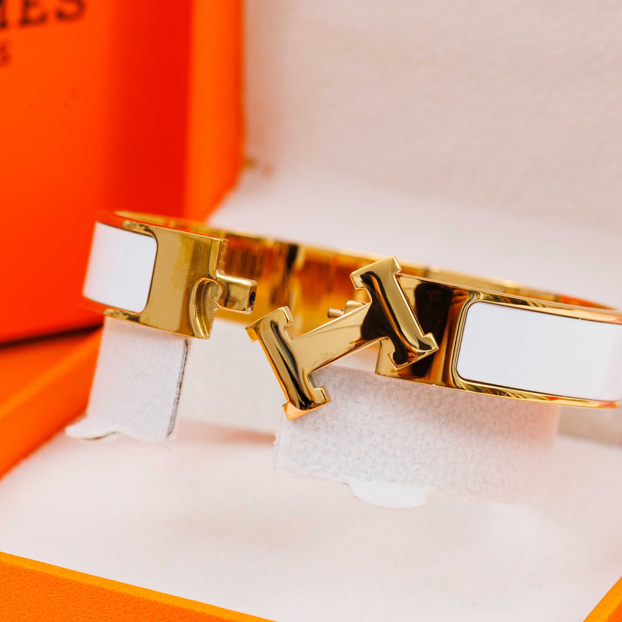 P3561 กำไลข้อมือ Hermes (ทอง)