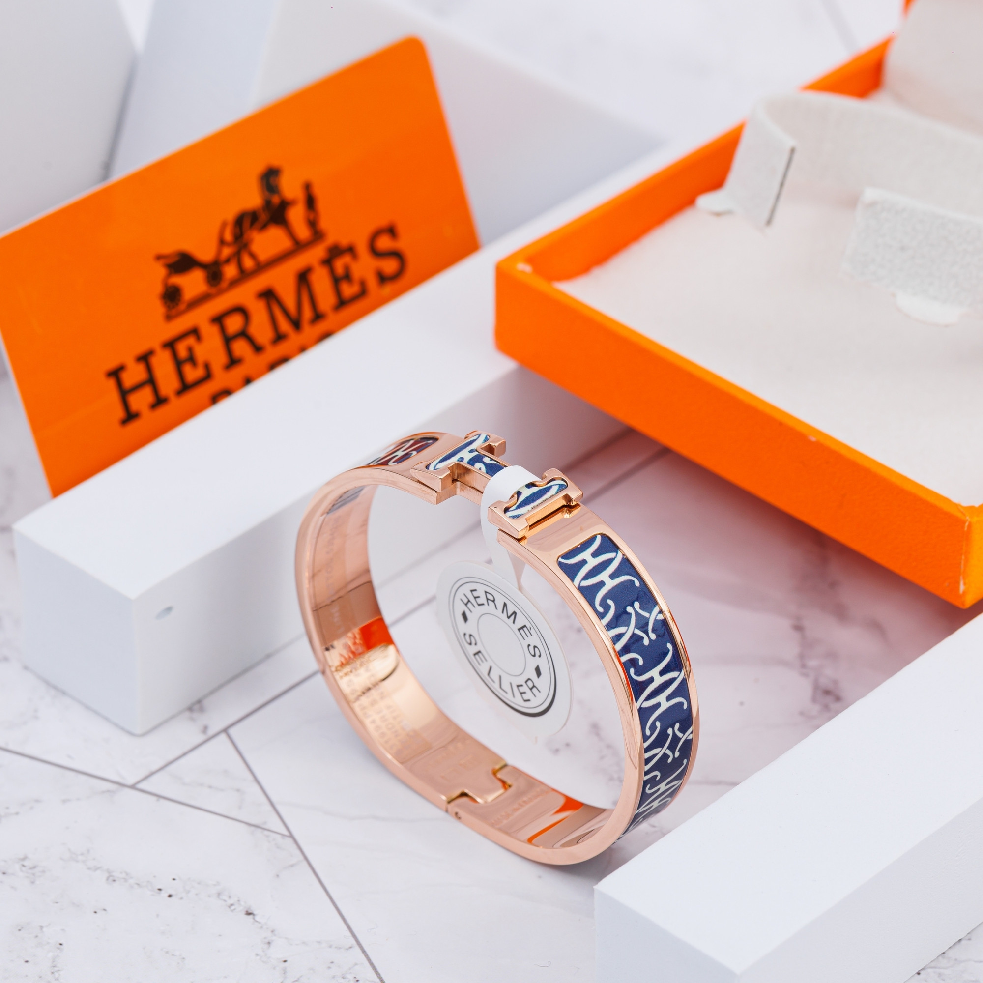 P3598 กำไลข้อมือ Hermes (Pink gold)